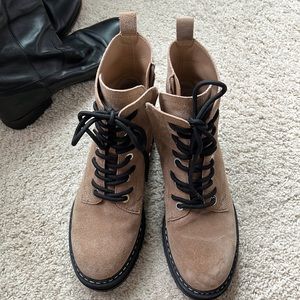 EUC lug sole combat boots lace up and side zip Marc fisher ltd